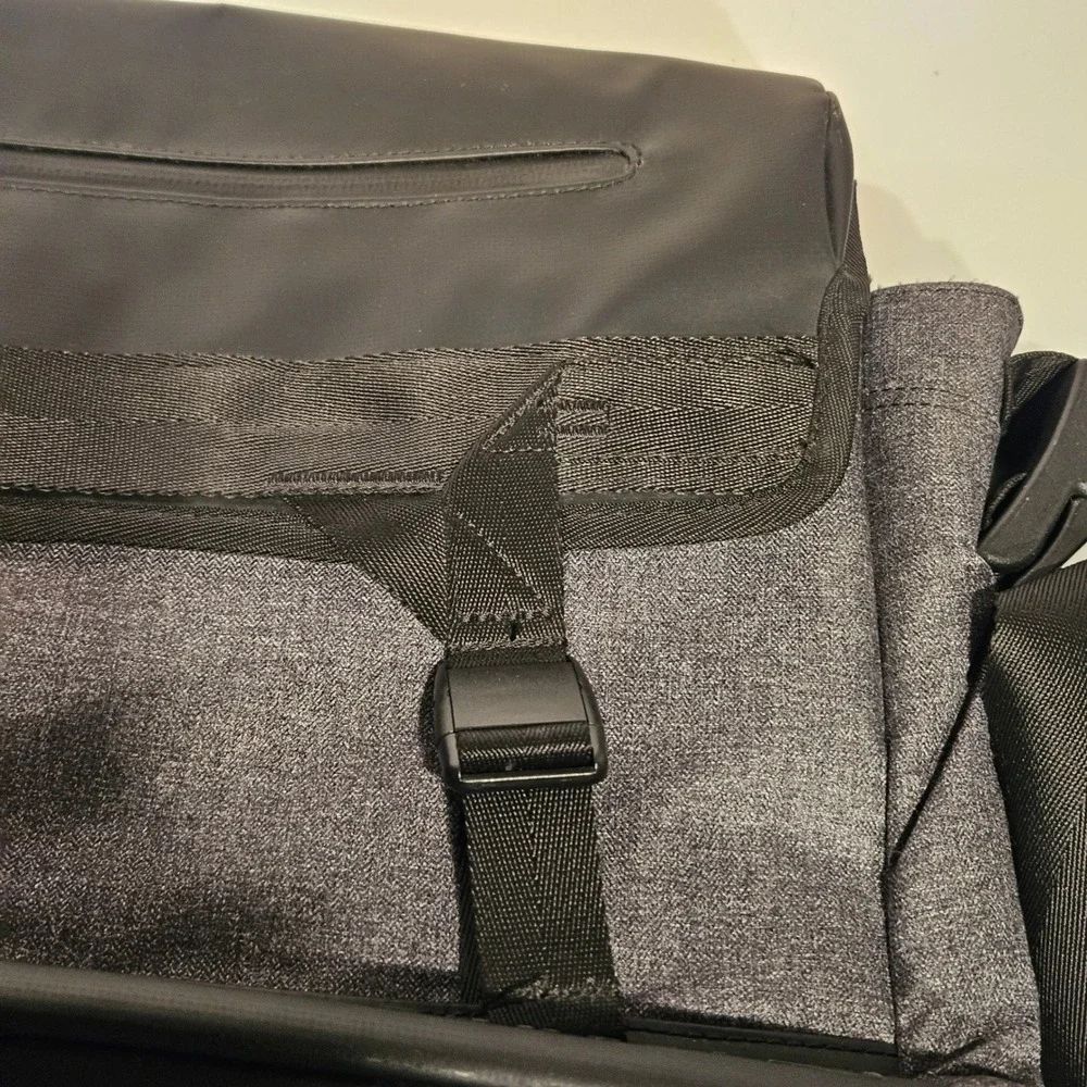 Oakley messenger bag